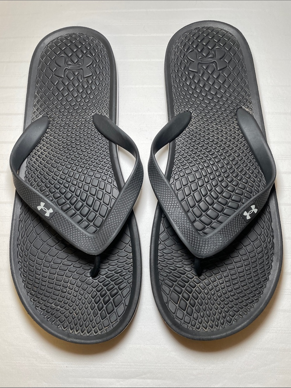 Under Armour black sporty pool gym summer flip flops men’s size 11